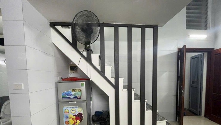 Cho thuê nhà ở nhóm 6 người nguyên căn Tam Khương - Đống Đa DT  25m2 - 3 tầng - 2 ngủ - Giá 12 Triệu (CTL)